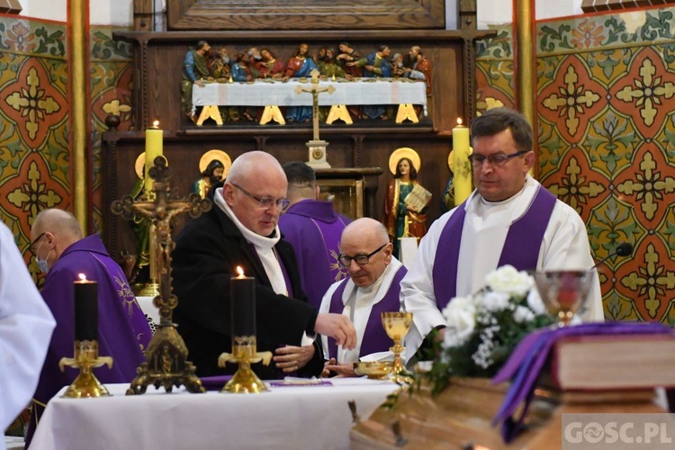 Pożegnanie śp. ks. Mirosława Wnuka