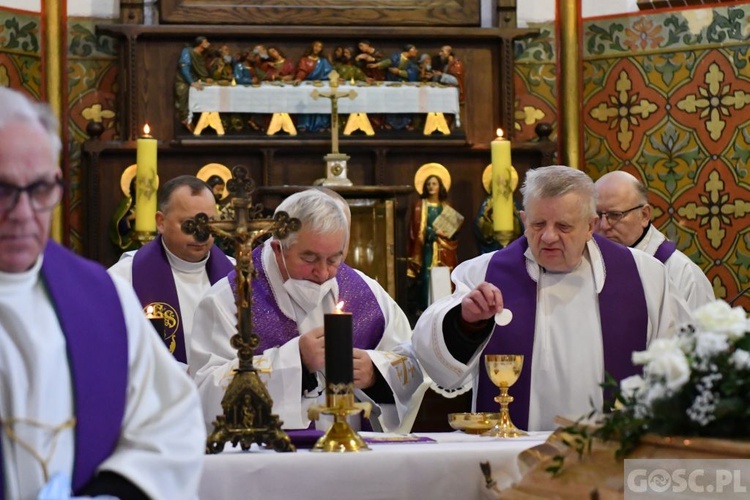 Pożegnanie śp. ks. Mirosława Wnuka