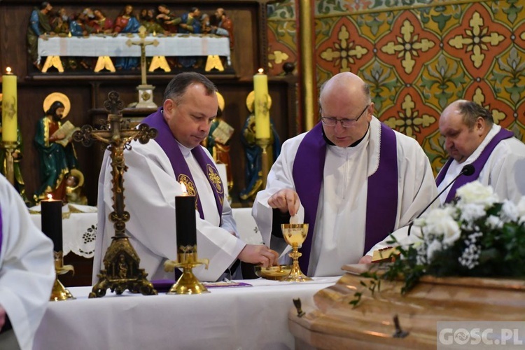 Pożegnanie śp. ks. Mirosława Wnuka