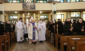 Bp Marek Solarczyk poświęcił gromnice.