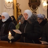 W katedrze łowickiej spotkały się na wspólnej modlitwie osoby konsekrowane.