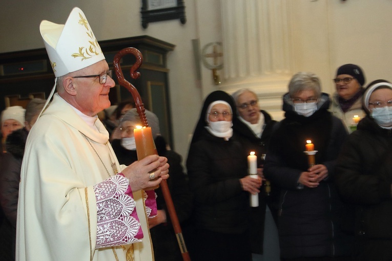 Jubileuszowa pielgrzymka osób konsekrowanych do Skrzatusza cz.1