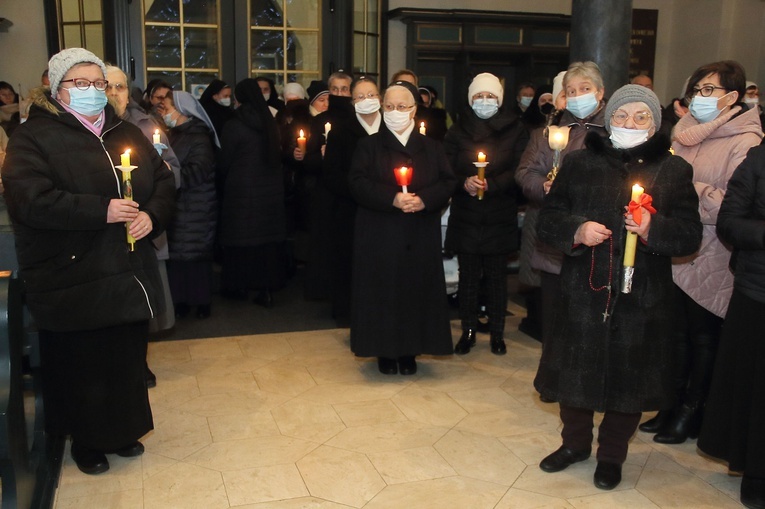 Jubileuszowa pielgrzymka osób konsekrowanych do Skrzatusza cz.1