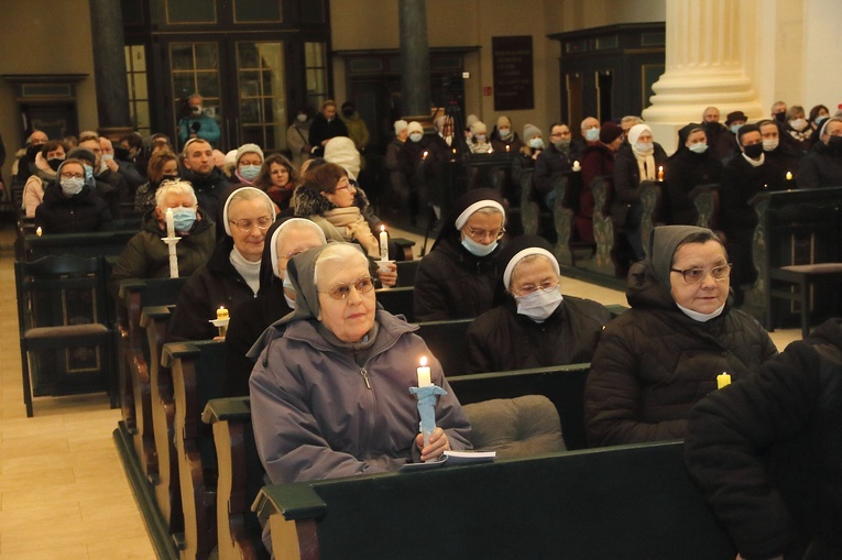 Jubileuszowa pielgrzymka osób konsekrowanych do Skrzatusza cz.1