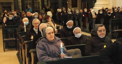 Jubileuszowa pielgrzymka osób konsekrowanych do Skrzatusza cz.1