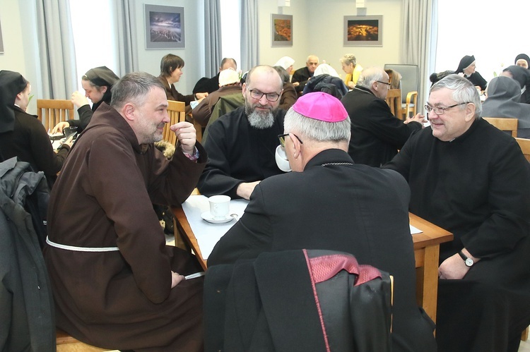 Jubileuszowa pielgrzymka osób konsekrowanych do Skrzatusza cz.2