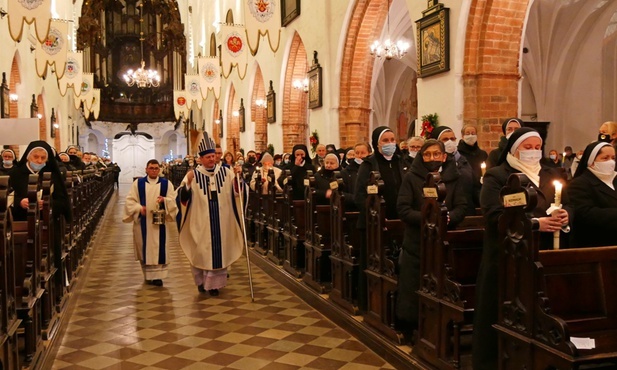 Eucharystia sprawowana była w archikatedrze oliwskiej.