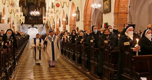 Eucharystia sprawowana była w archikatedrze oliwskiej.