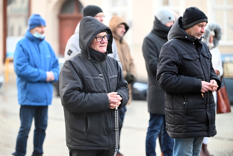 Świdnica. Znów wyszli z różańcami na ulice