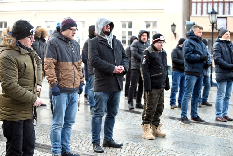 Świdnica. Znów wyszli z różańcami na ulice