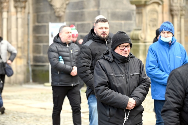 Świdnica. Znów wyszli z różańcami na ulice