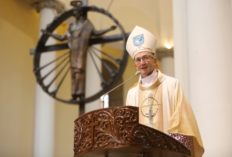 Abp Adrian Galbas zaczął posługę w archidiecezji katowickiej