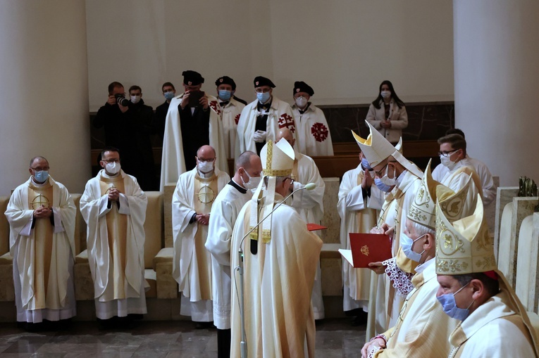 Liturgiczne rozpoczęcie posługi arcybiskupa koadiutora cz. 1