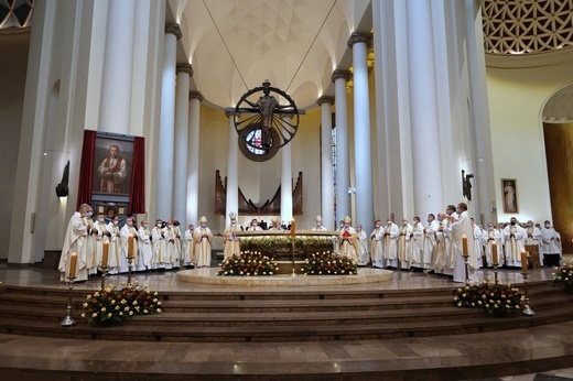 Liturgiczne rozpoczęcie posługi arcybiskupa koadiutora cz. 1