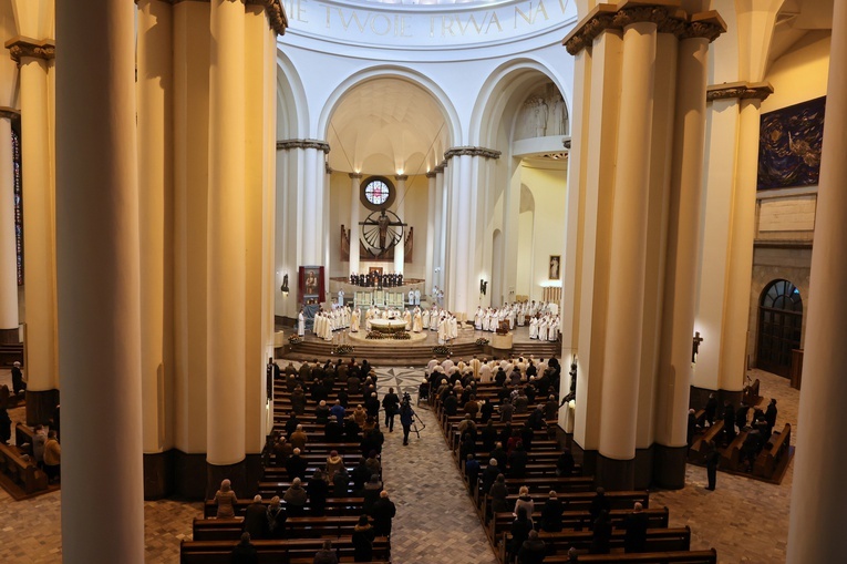 Liturgiczne rozpoczęcie posługi arcybiskupa koadiutora cz. 1