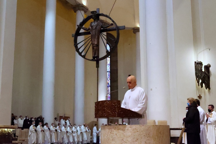 Liturgiczne rozpoczęcie posługi arcybiskupa koadiutora cz. 1