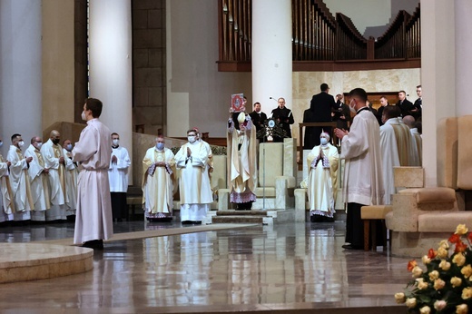 Liturgiczne rozpoczęcie posługi arcybiskupa koadiutora cz. 1