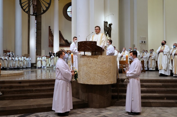 Liturgiczne rozpoczęcie posługi arcybiskupa koadiutora cz. 1