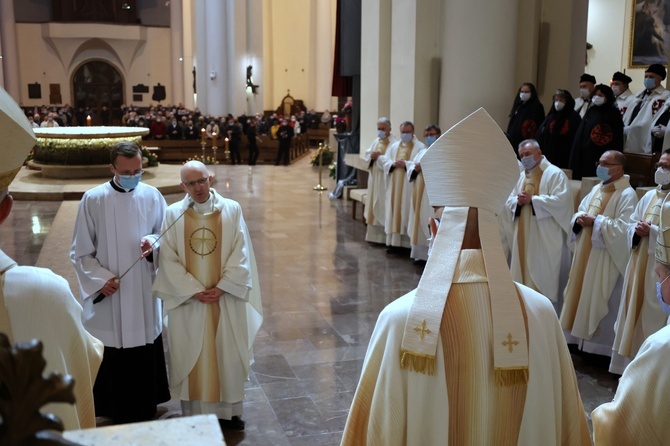 Liturgiczne rozpoczęcie posługi arcybiskupa koadiutora cz. 1