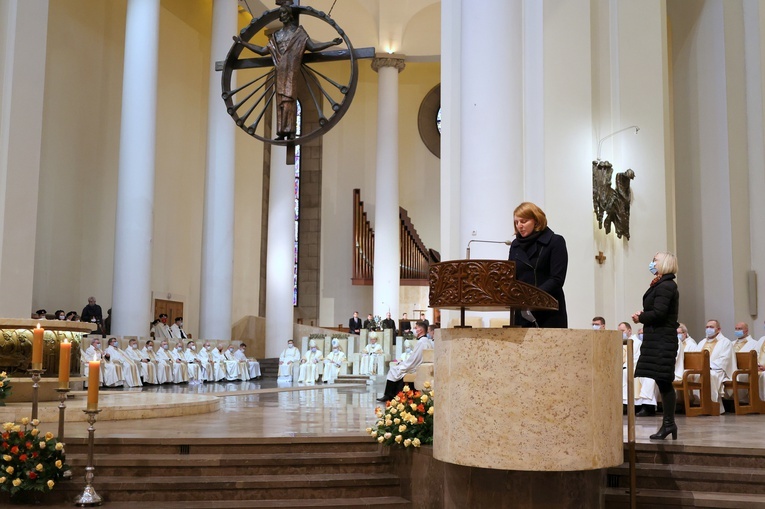 Liturgiczne rozpoczęcie posługi arcybiskupa koadiutora cz. 1