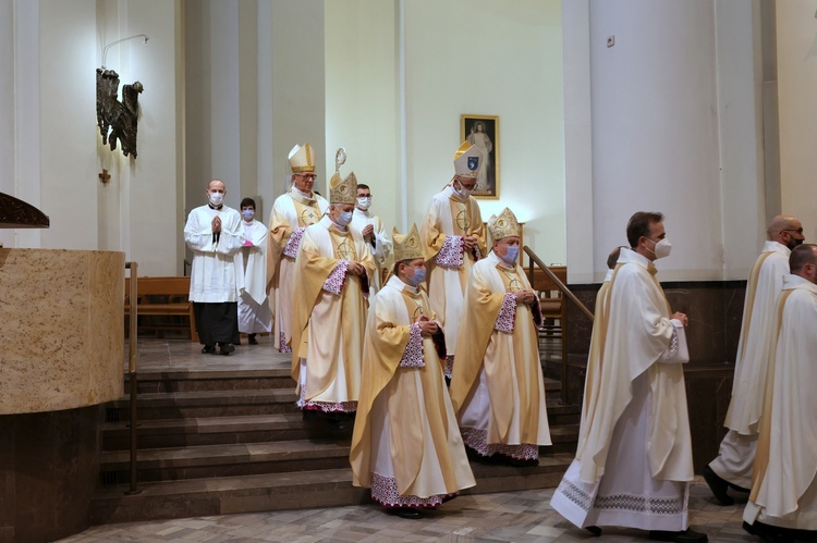 Liturgiczne rozpoczęcie posługi arcybiskupa koadiutora cz. 1