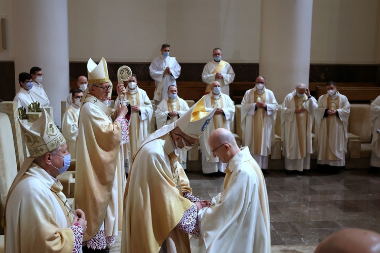 Liturgiczne rozpoczęcie posługi arcybiskupa koadiutora cz. 1