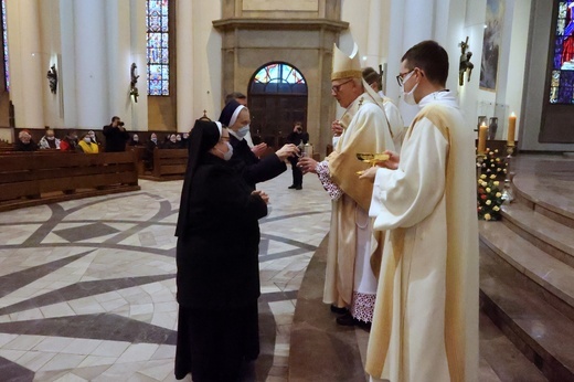 Liturgiczne rozpoczęcie posługi arcybiskupa koadiutora cz. 1