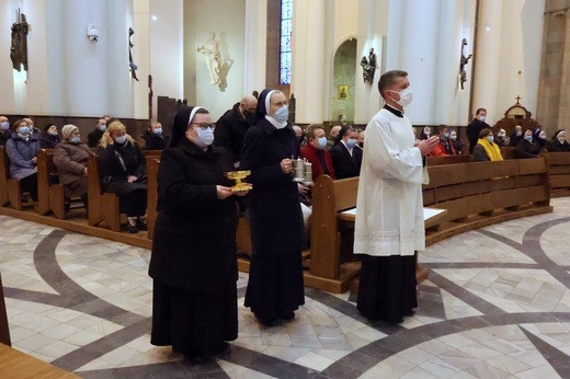 Liturgiczne rozpoczęcie posługi arcybiskupa koadiutora cz. 1