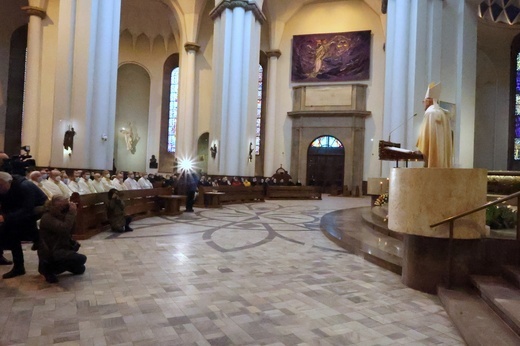 Liturgiczne rozpoczęcie posługi arcybiskupa koadiutora cz. 1