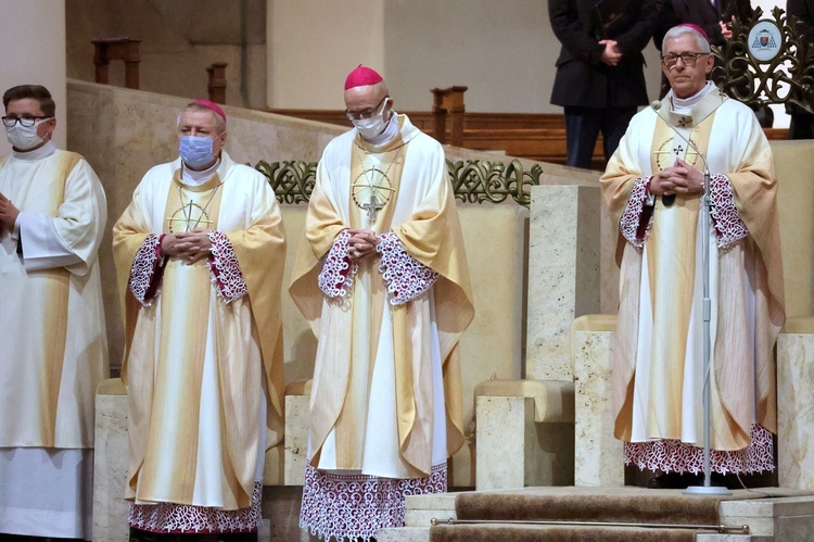 Liturgiczne rozpoczęcie posługi arcybiskupa koadiutora cz. 1