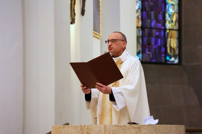 Liturgiczne rozpoczęcie posługi arcybiskupa koadiutora cz. 1