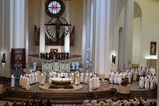 Liturgiczne rozpoczęcie posługi arcybiskupa koadiutora cz. 1