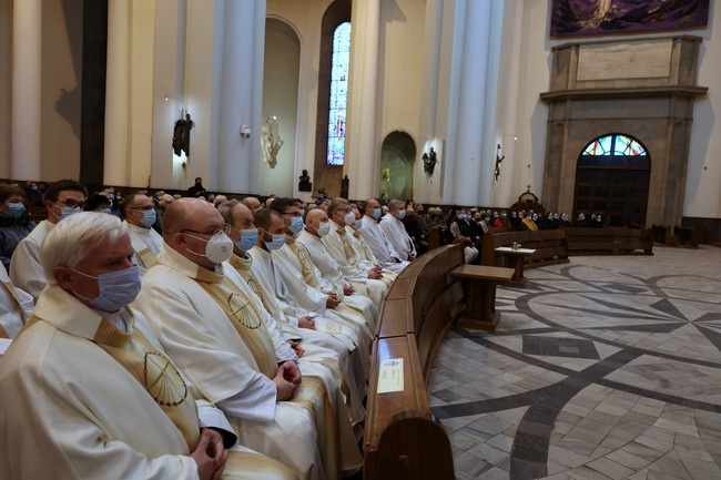 Liturgiczne rozpoczęcie posługi arcybiskupa koadiutora cz. 1