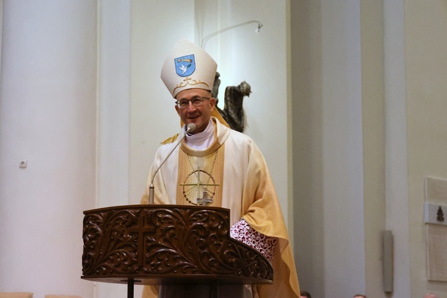 Liturgiczne rozpoczęcie posługi arcybiskupa koadiutora cz. 1