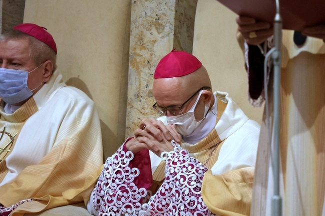 Liturgiczne rozpoczęcie posługi arcybiskupa koadiutora cz. 1