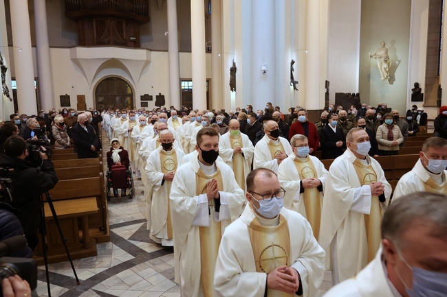 Liturgiczne rozpoczęcie posługi arcybiskupa koadiutora cz. 1