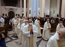 Liturgiczne rozpoczęcie posługi arcybiskupa koadiutora cz. 1