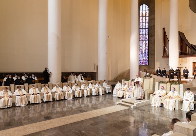 Liturgiczne rozpoczęcie posługi arcybiskupa koadiutora cz.2