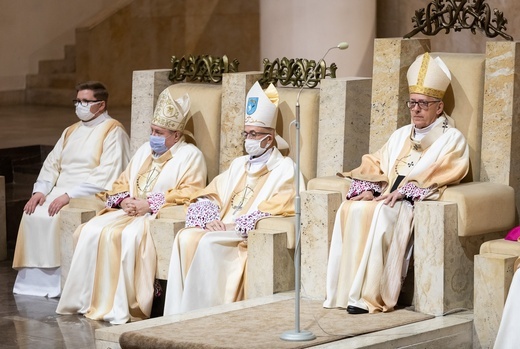 Liturgiczne rozpoczęcie posługi arcybiskupa koadiutora cz.2