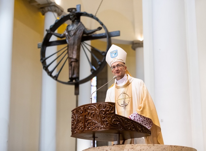 Liturgiczne rozpoczęcie posługi arcybiskupa koadiutora cz.2