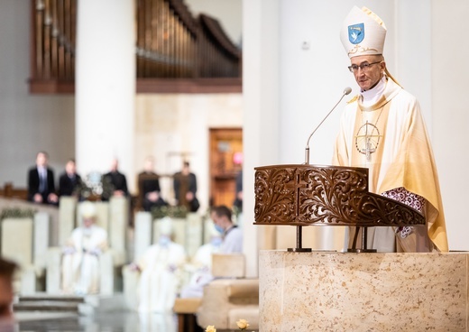 Liturgiczne rozpoczęcie posługi arcybiskupa koadiutora cz.2