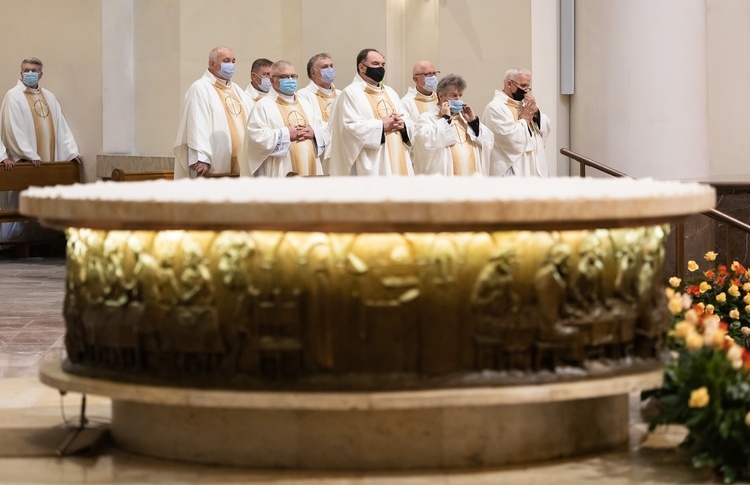 Liturgiczne rozpoczęcie posługi arcybiskupa koadiutora cz.2