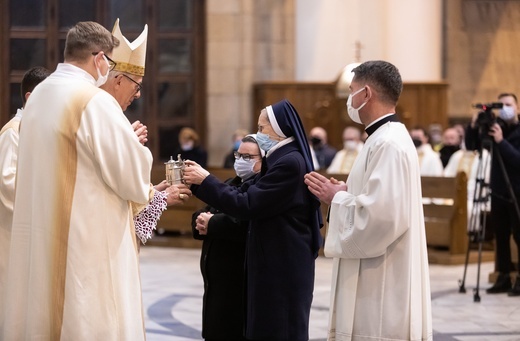 Liturgiczne rozpoczęcie posługi arcybiskupa koadiutora cz.2