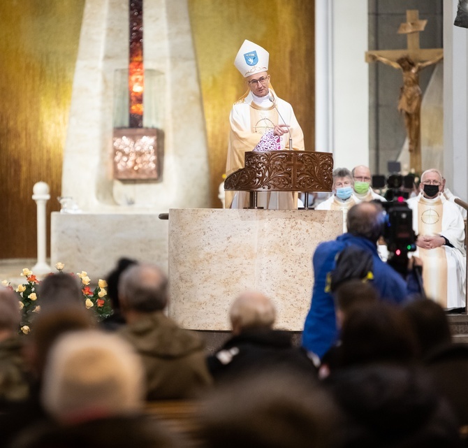 Liturgiczne rozpoczęcie posługi arcybiskupa koadiutora cz.2