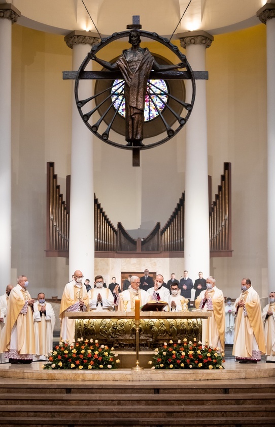 Liturgiczne rozpoczęcie posługi arcybiskupa koadiutora cz.2