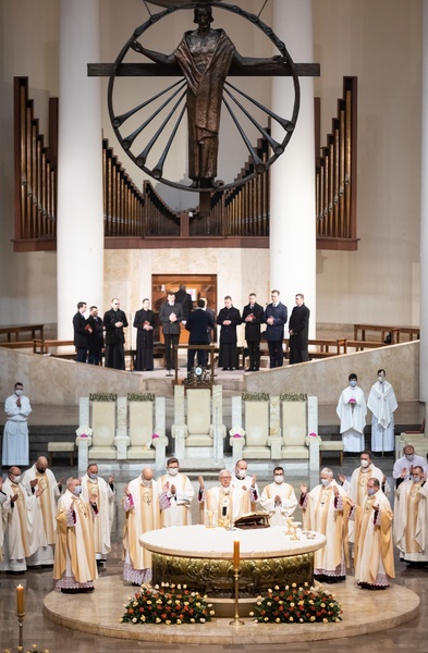 Liturgiczne rozpoczęcie posługi arcybiskupa koadiutora cz.2