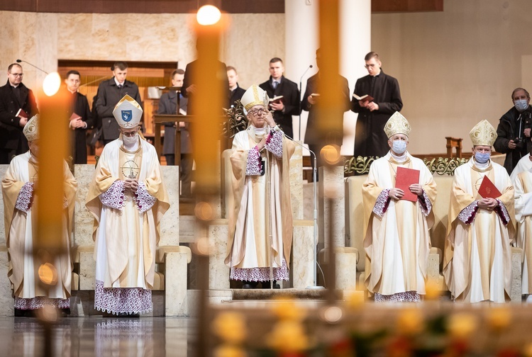 Liturgiczne rozpoczęcie posługi arcybiskupa koadiutora cz.2