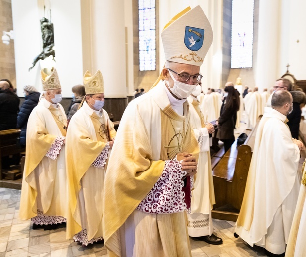 Liturgiczne rozpoczęcie posługi arcybiskupa koadiutora cz.2