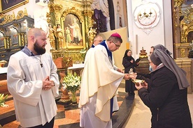◄	Uroczystej Eucharystii przewodniczył biskup Osial.