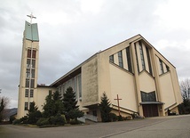 Trzydziestoletni budynek kościelny stuletniej parafii św. Urbana.